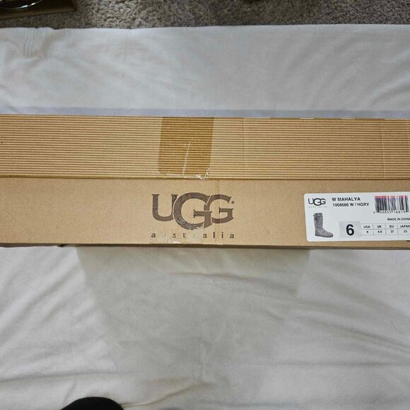 UGG W MAHALYA Boots, Grey tones, Size 6, EUC - Picture 5 of 7